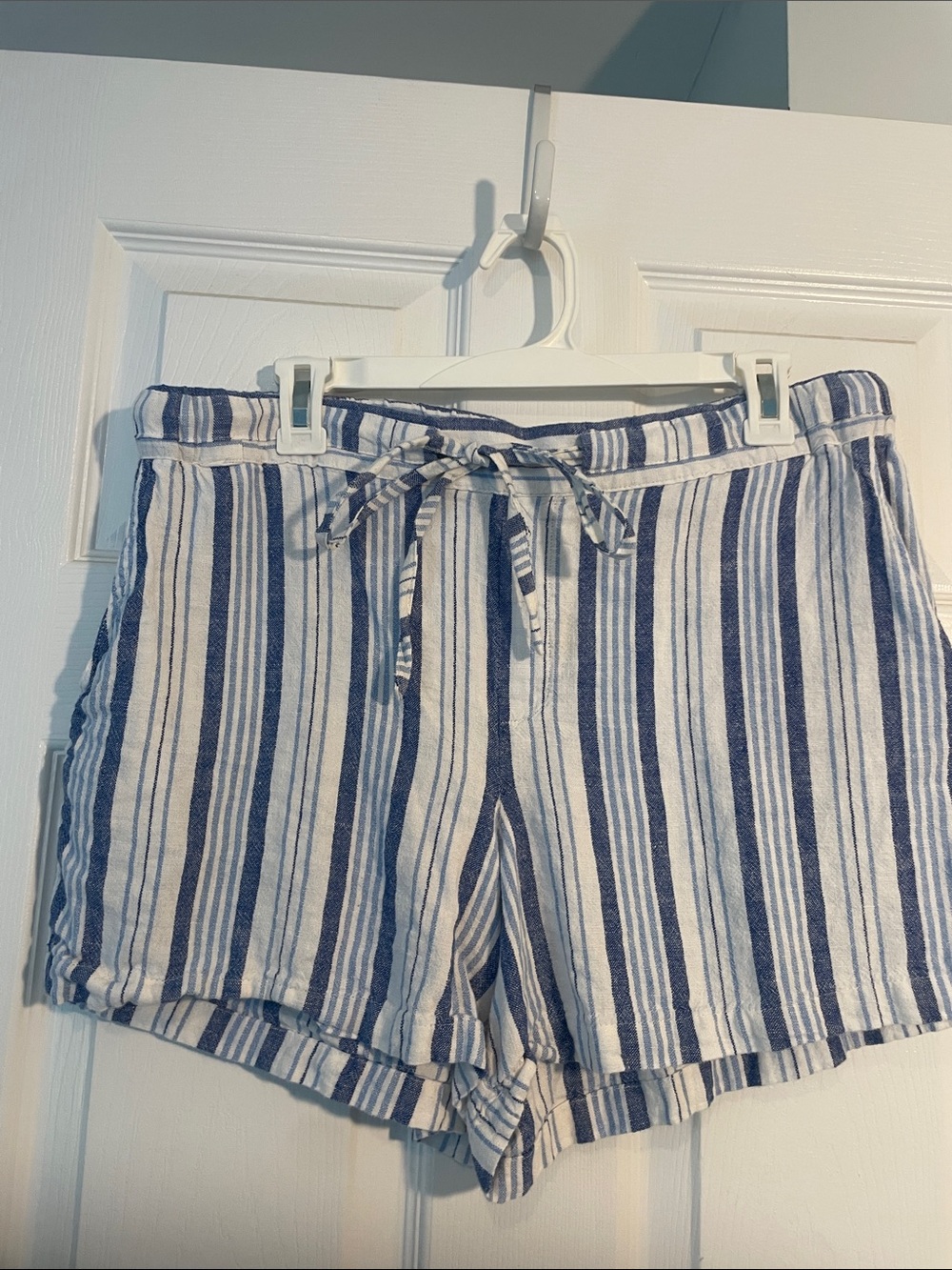 Vince Camuto linen blend shorts.
